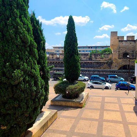 Ferienwohnung Regard Sur Les Remparts - Terrasse & Parking Avignon Exterior foto